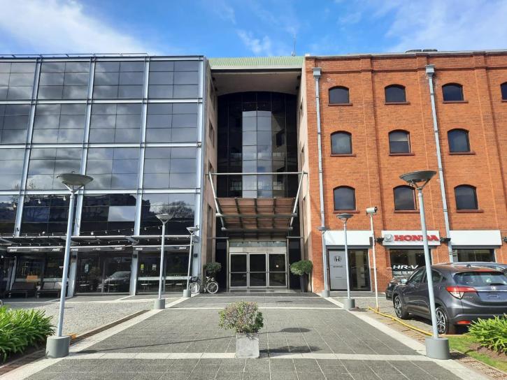 Oficina con Cocheras - Imagen# 1