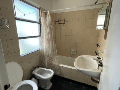 Departamento dos ambientes lateral con balcon - Imagen# 1