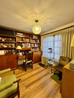 Casa 6 Amb. C/3 Balcones, Fondo, Parrilla, Garage - Imagen# 2