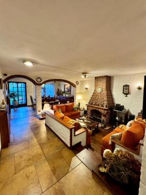 Casa 6 Amb. C/3 Balcones, Fondo, Parrilla, Garage - Imagen# 3