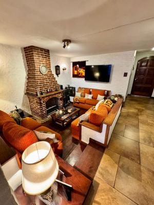 Casa 6 Amb. C/3 Balcones, Fondo, Parrilla, Garage - Imagen# 4