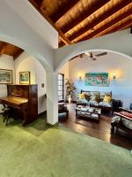 Casa 6 Amb. C/3 Balcones, Fondo, Parrilla, Garage - Imagen# 12