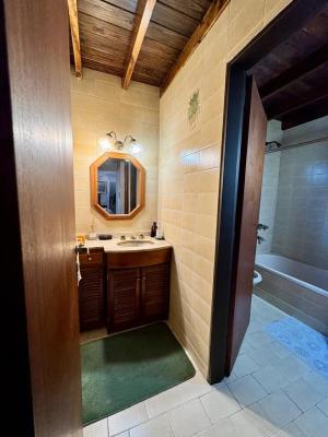 Casa 6 Amb. C/3 Balcones, Fondo, Parrilla, Garage - Imagen# 14