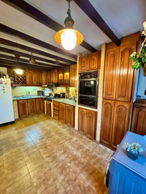 Casa 6 Amb. C/3 Balcones, Fondo, Parrilla, Garage - Imagen# 6