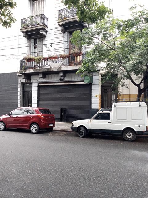 Local comercial de frente con vivienda de 1 ambiente y sótano en la calle La Rioja al 500, Balvanera. - Imagen# 1
